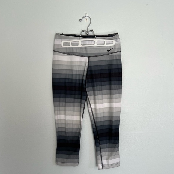 Nike Cropped Dry-Fit Grey Striped Leggings - Picture 3 of 4